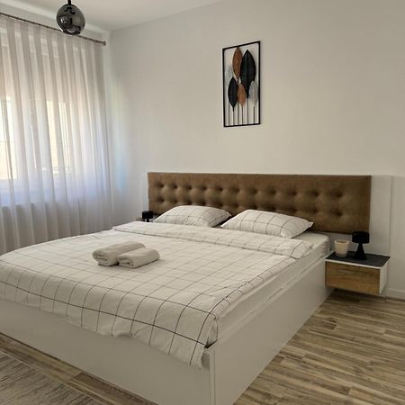 Penthouse Exclusive Apartman Pristina Kültér fotó